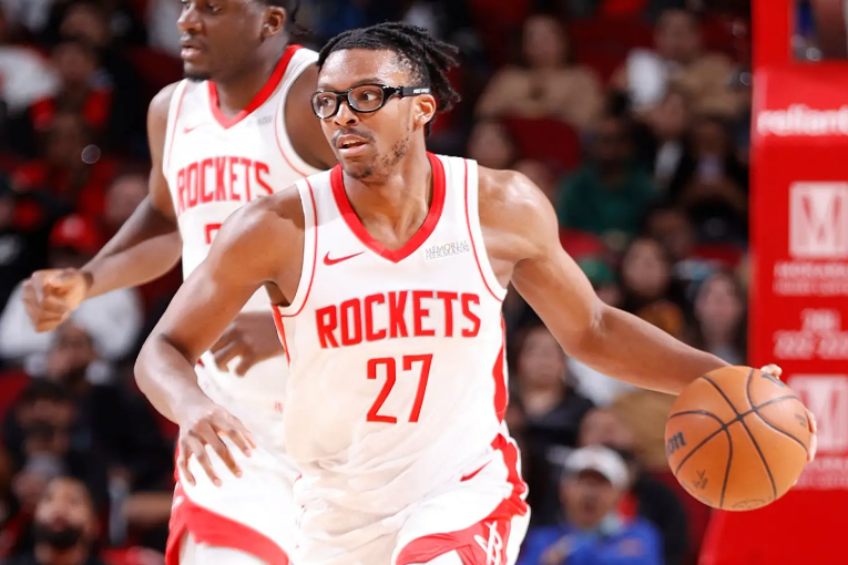 世界杯官方正版下载-前脚刚命中了一记三分，后脚火箭锋线新星就被立刻换下场了？