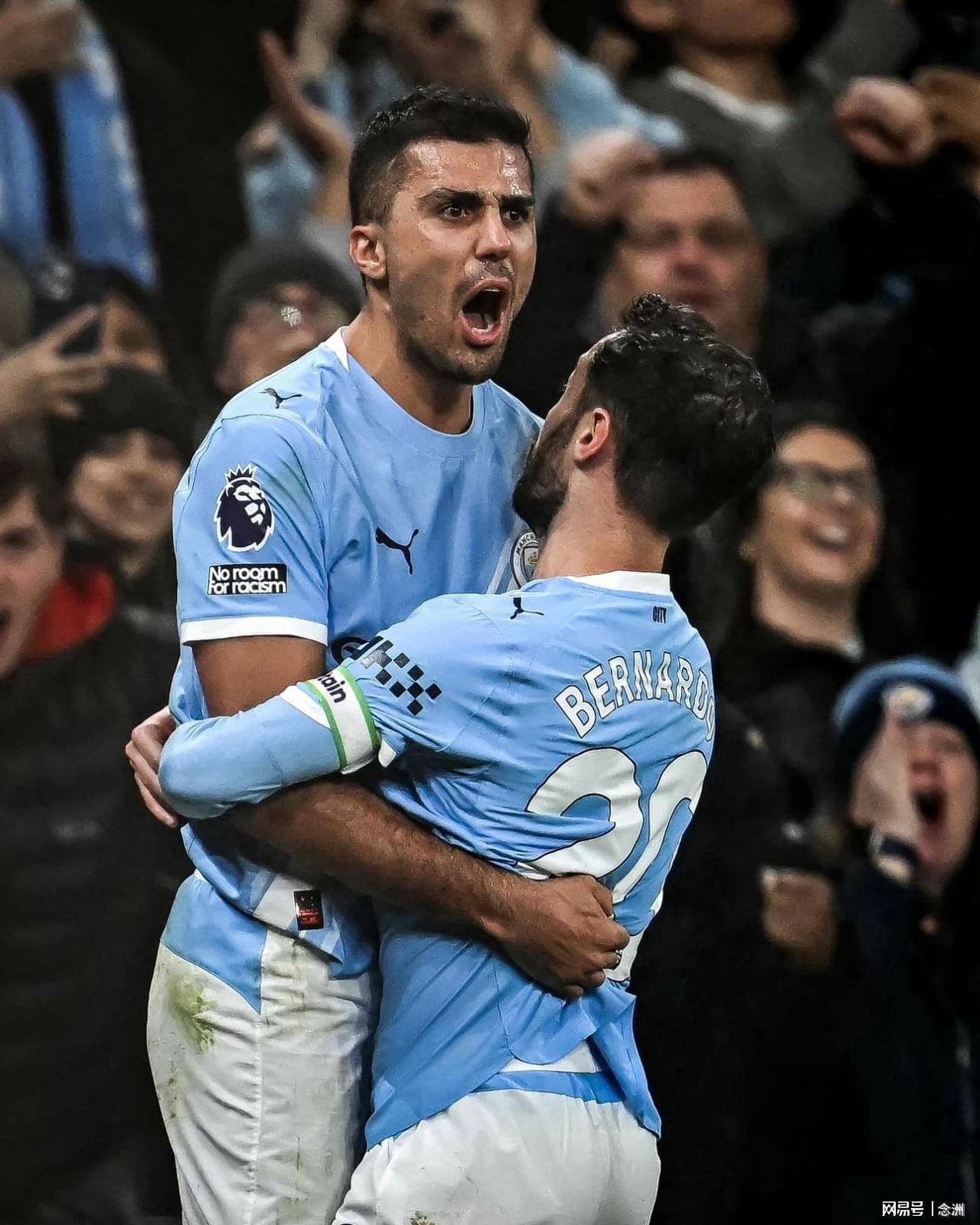 世界杯客户端升级-足坛一夜动态:阿森纳领先曼城7分!曼联遭绝杀首败 切尔西逆转