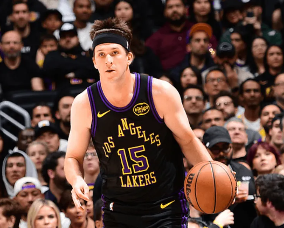 3连胜！湖人四杀鹈鹕，詹姆斯历史第一，东契奇7失误，里夫斯低迷