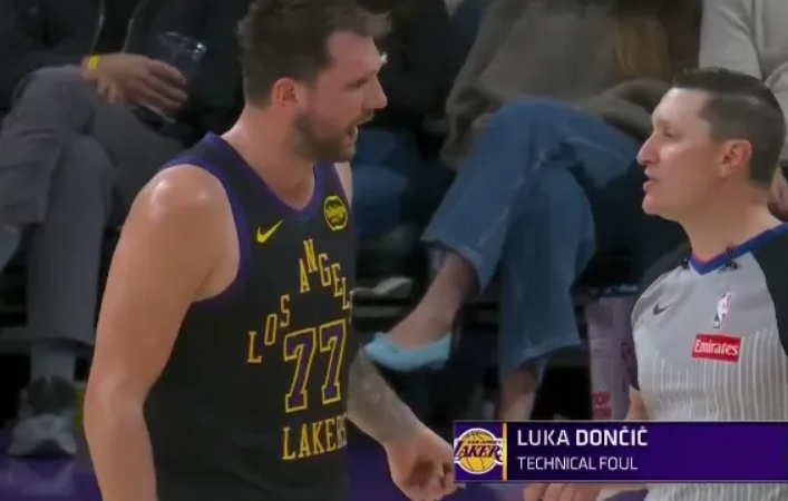 3连胜！湖人四杀鹈鹕，詹姆斯历史第一，东契奇7失误，里夫斯低迷