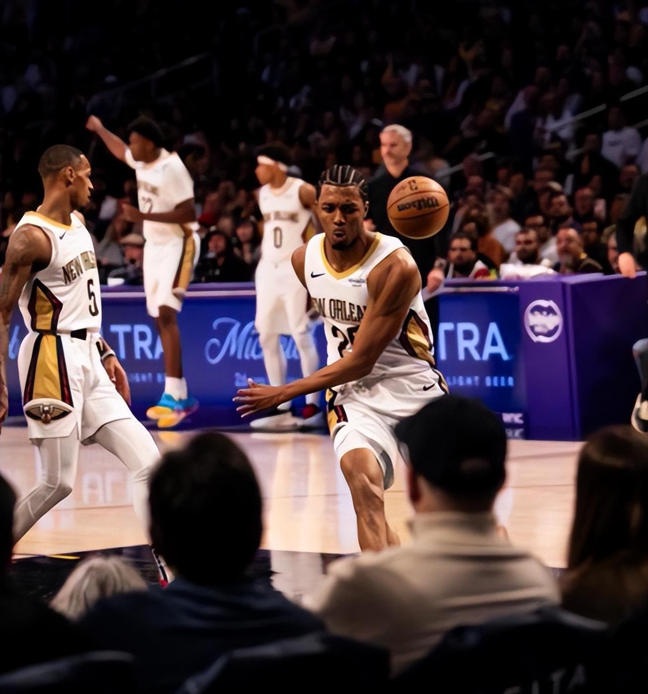 3连胜！湖人四杀鹈鹕，詹姆斯历史第一，东契奇7失误，里夫斯低迷