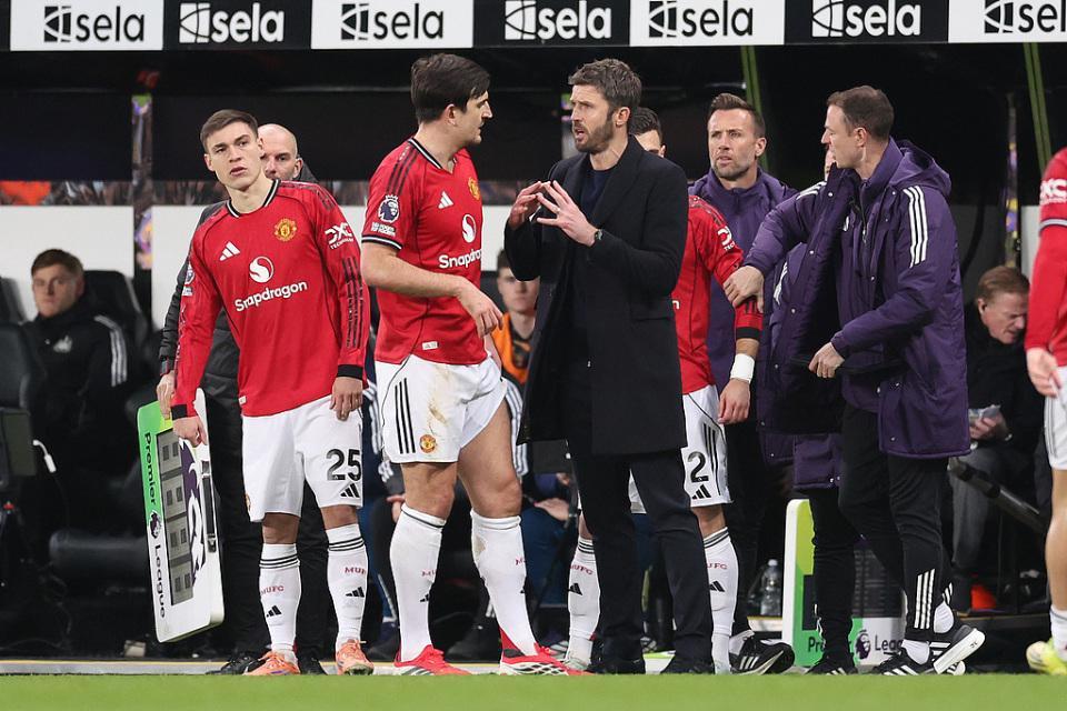 世界杯直播官网下载-卡里克上任首败 致命换人失误 曼联废材登场5分钟被晃晕+目送绝杀