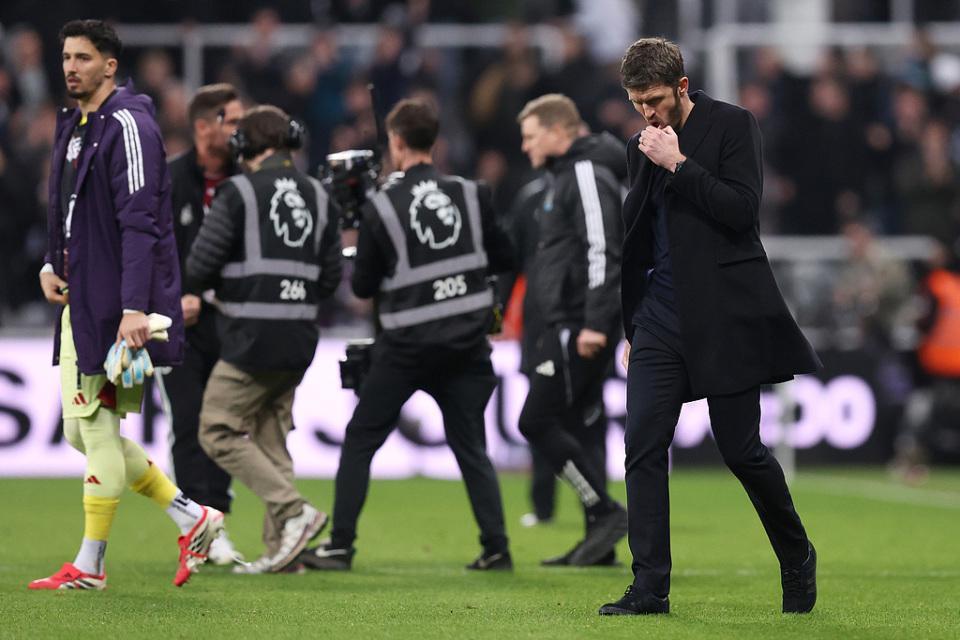 世界杯直播官网下载-卡里克上任首败 致命换人失误 曼联废材登场5分钟被晃晕+目送绝杀