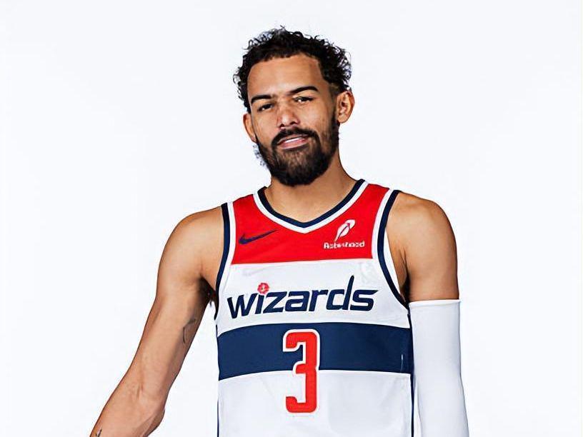 世界杯直播官网下载-特雷杨冲场护队友遭驱逐 首秀数据离谱 规则与团队情谊该如何平衡